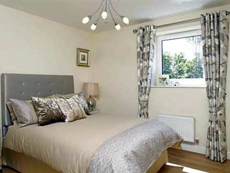 Apple House Guesthouse Heathrow Airport