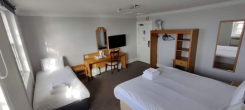 Royal Hotel, Bar & Grill