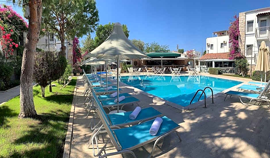 Moonshine Hotel & Suites