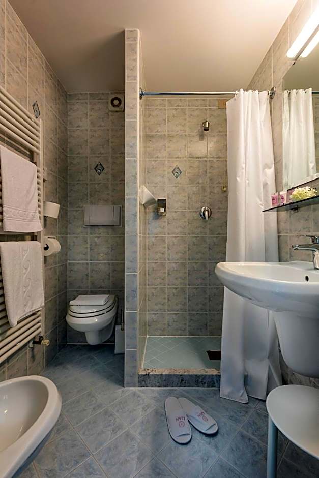 Salus Smart & Chic Hotel