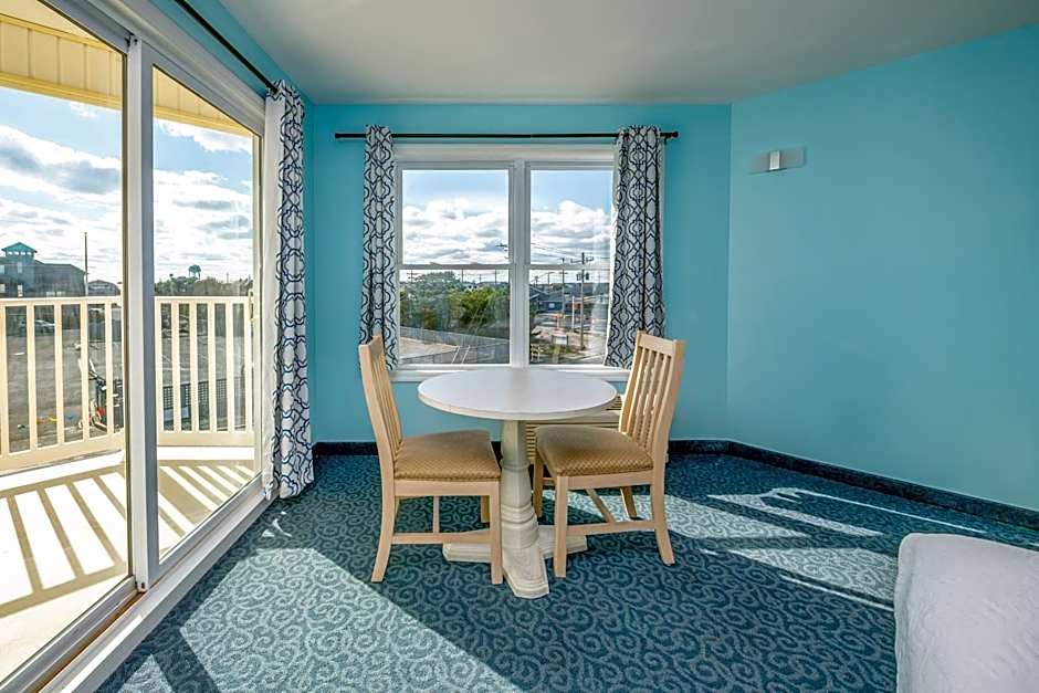 Drifting Sands Oceanfront Hotel