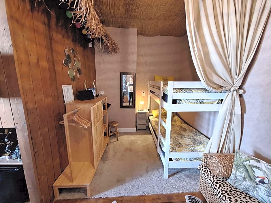 "Chez Ba'Nus"