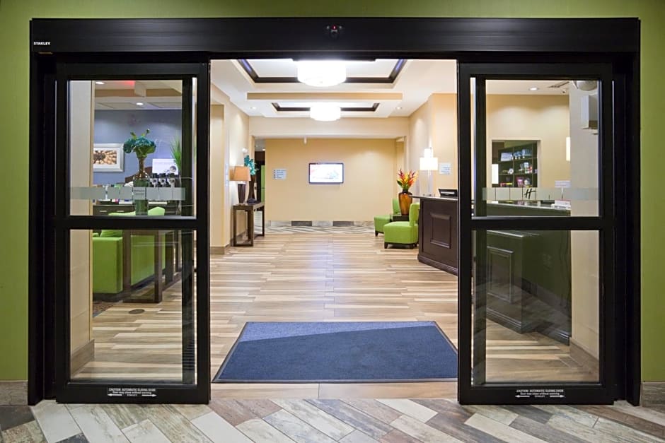 Holiday Inn Express & Suites Fort Dodge, an IHG Hotel