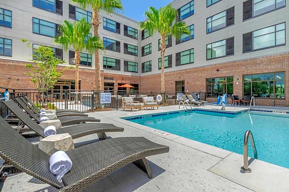 Cambria Hotel Charleston Riverview