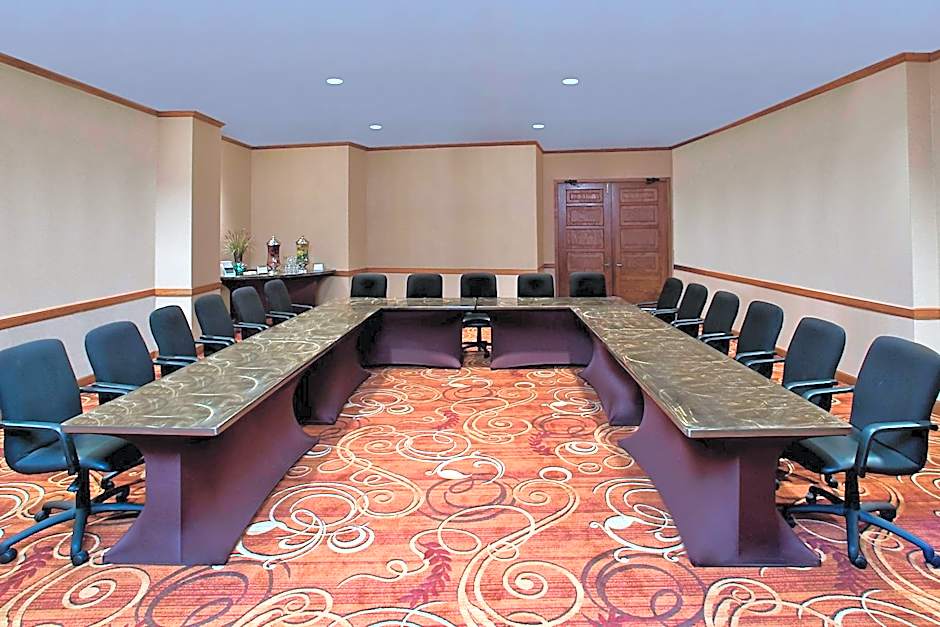 Sheraton Minneapolis West Hotel