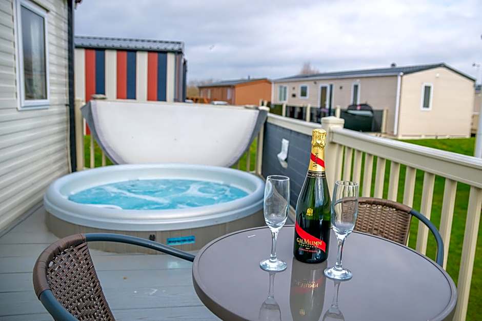 64 lancaster The lazy willow 3 bedroom hot tub caravan tattershall lakes