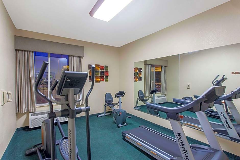 Ramada by Wyndham Fresno Northwest