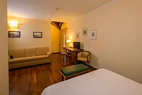 Family Room (2 Adults + 2 Children)
