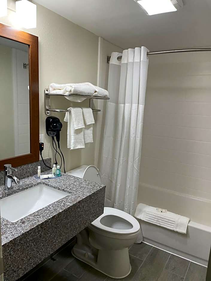 Quality Inn & Suites Spring Lake - Fayetteville near Fort Bragg