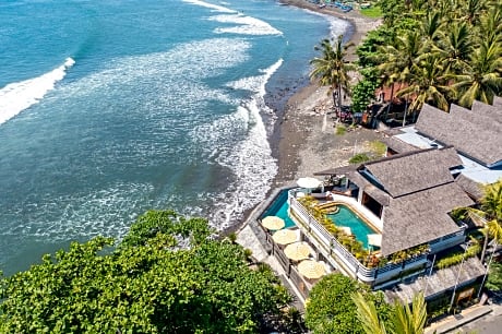 Bombora Medewi Wavelodge