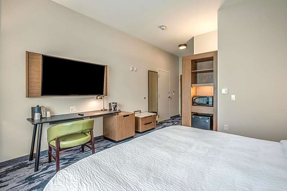 Holiday Inn Express & Suites Platteville By IHG