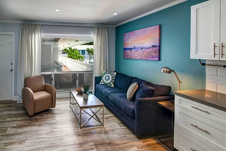 May-Dee Suites in Florida