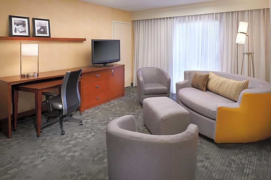 Courtyard by Marriott Chicago Deerfield