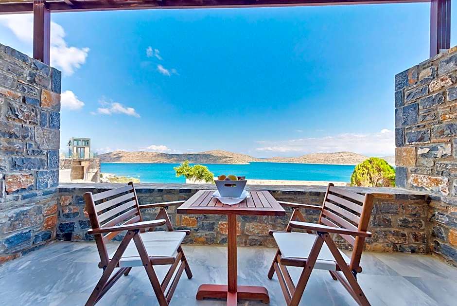 Royal Marmin Bay Boutique & Art Hotel