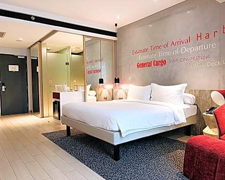 Deluxe Queen Room