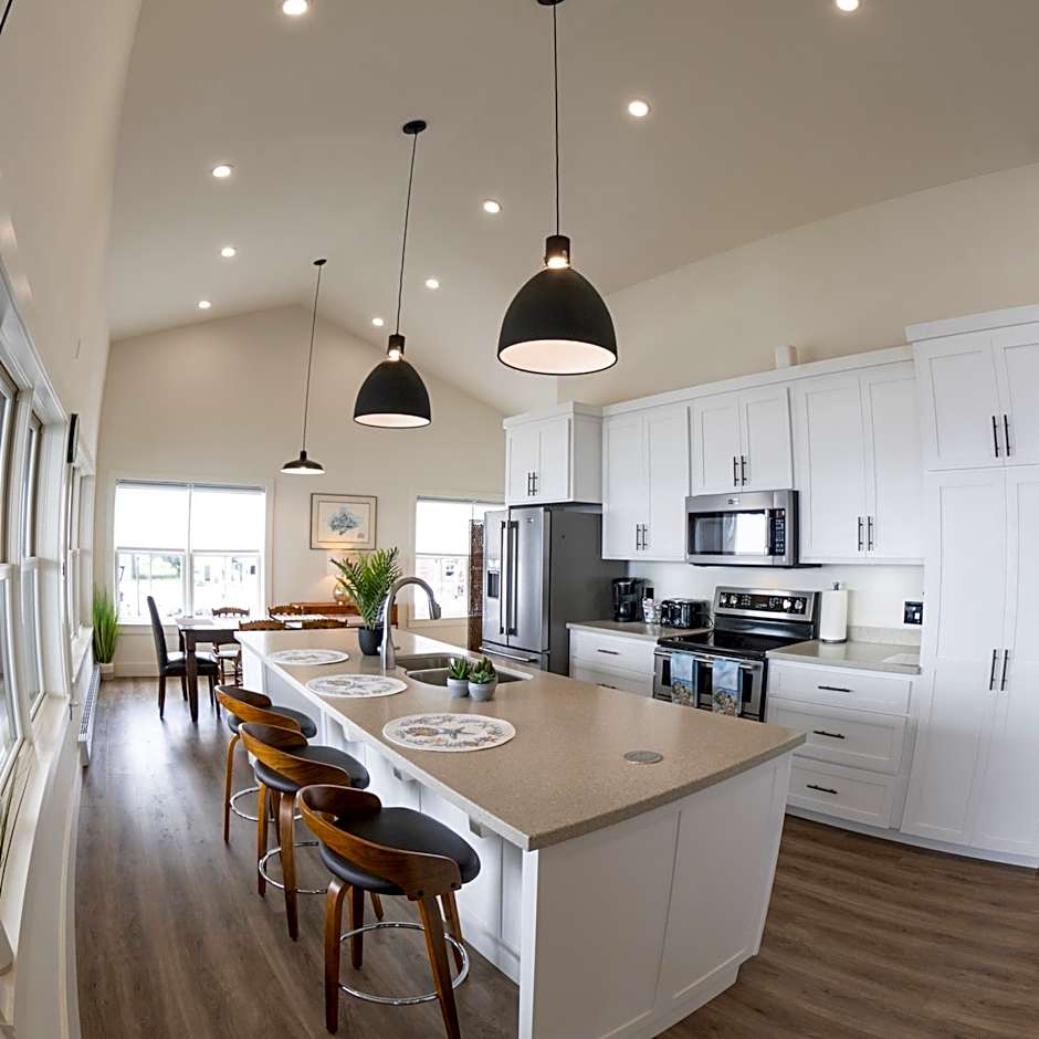 Captain Dan's Sunset Suite