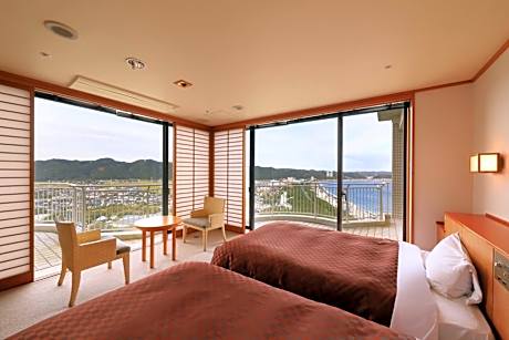 Suite with Balcony - Non-Smoking
