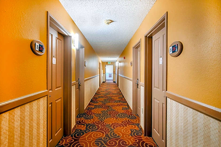 OYO Hotel Castle Rock CO Downtown