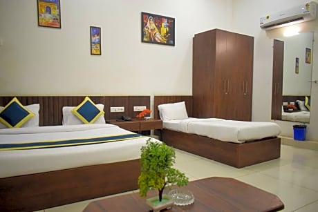 Hotel Lakshya Sheesh Mahal,Indore