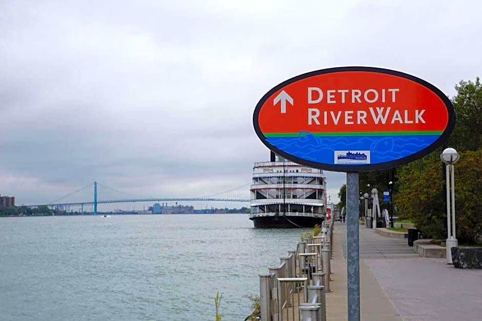 American Inn & Suites Metro Airport