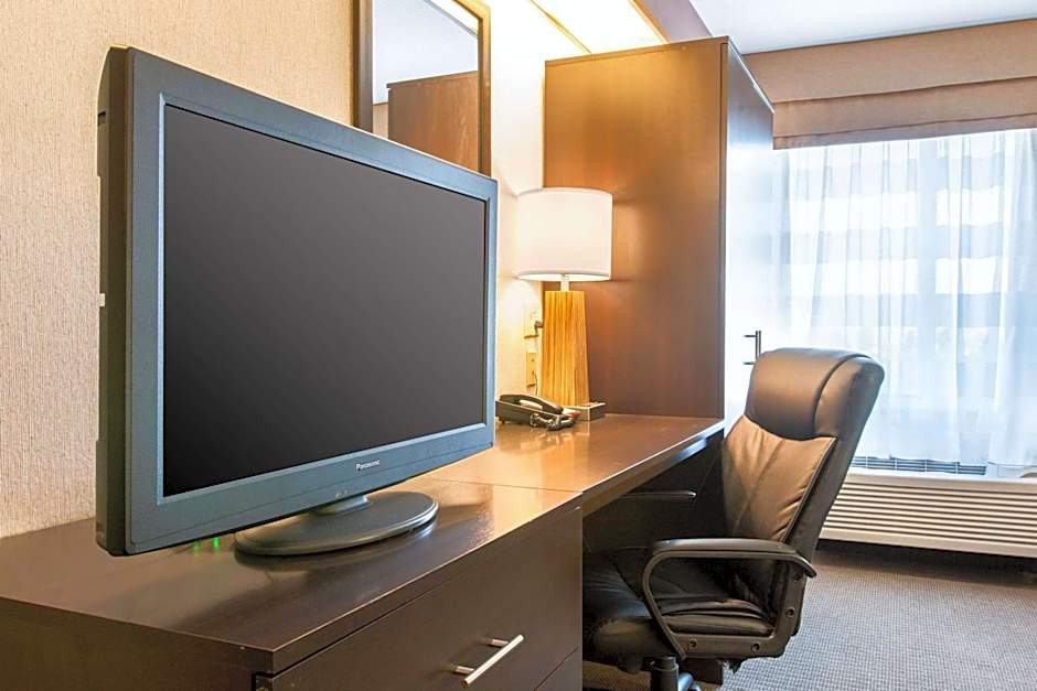 Sleep Inn & Suites Oregon - Toledo