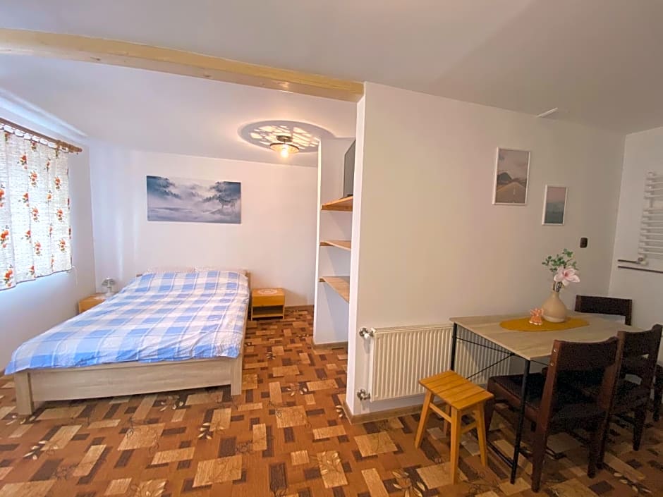 Pokoje Gościnne Pod Jaworem - obok pięknego szlaku wzdłuż rzeki Białka, 1km do stoków Kotelnica