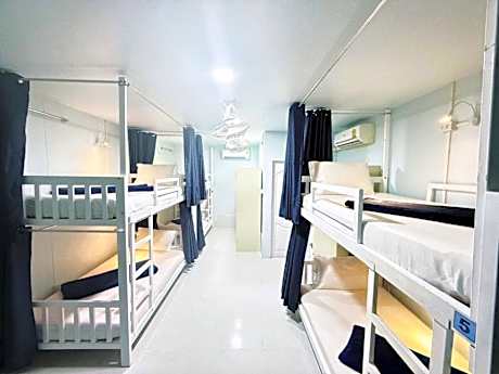Bed in 6-Bed Mixed Dormitory Room