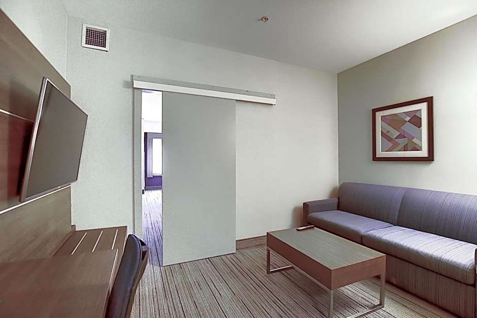 Holiday Inn Express Airport Calgary By IHG