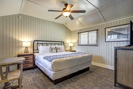 Historic Full Cabin King and Sofa Sleeper