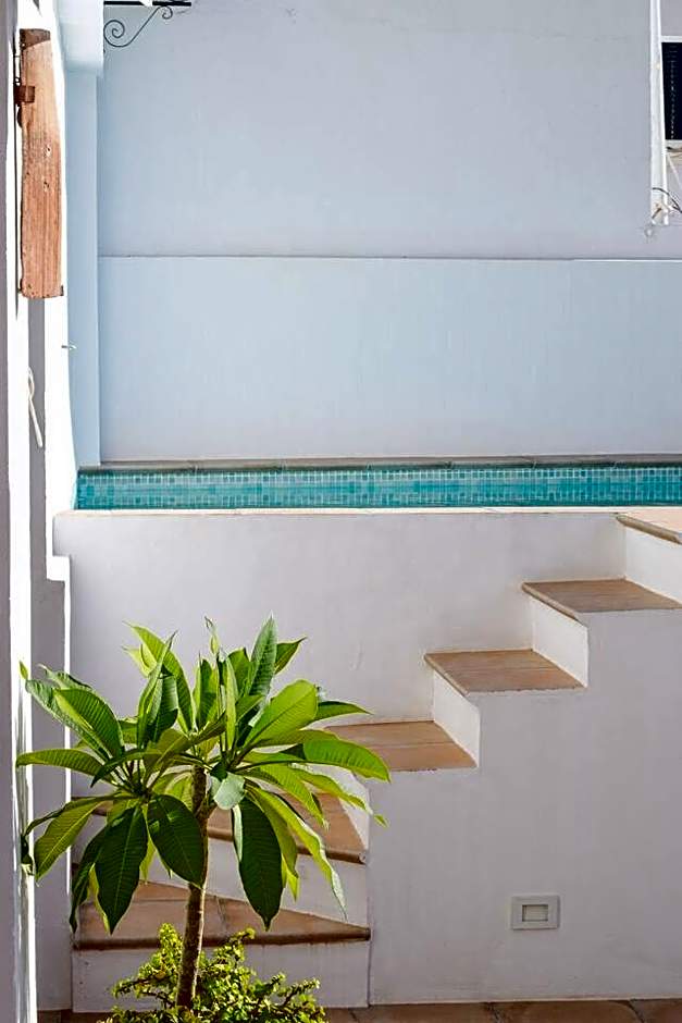 La Orza, Frigiliana Luxury center townhouse with pool and parking HansOnHoliday Rentals