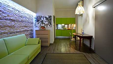 One-Bedroom Apartment (5 Adults)