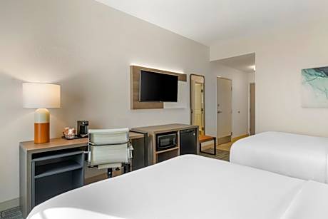 2 Queen Beds, Nonsmoking, Accessible