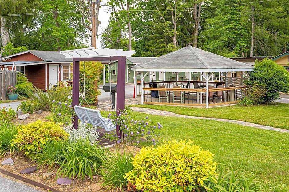 CedarWood Inn