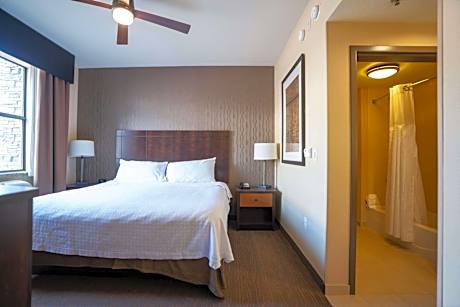 One-Bedroom King Suite - Non-Smoking