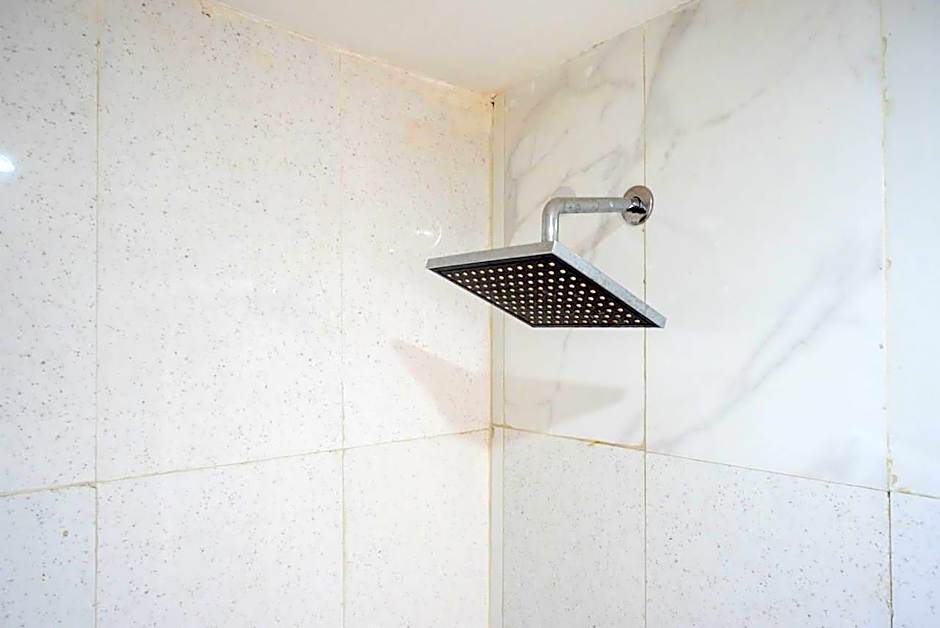 RedDoorz Syariah @ Raya Punten Batu