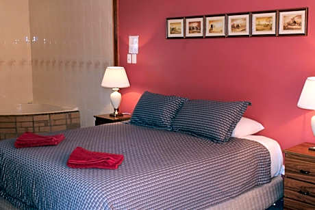 Queen Room with Spa Bath