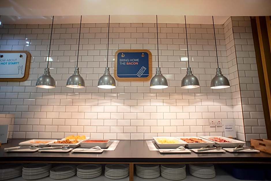 Holiday Inn Express Belfast City Queens Quarter By IHG