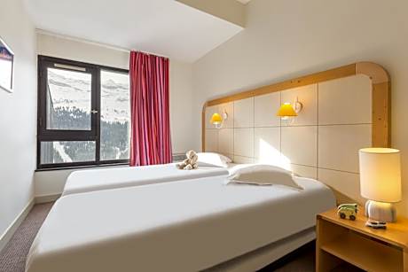 One-Bedroom Apartment with Balcony (4 People) - South Side