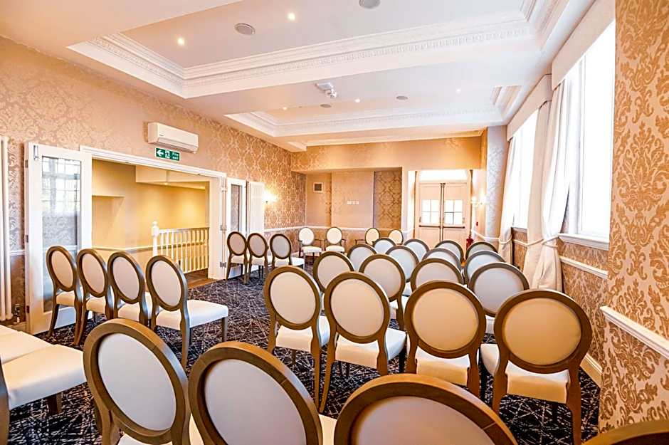 Thames Riviera Hotel