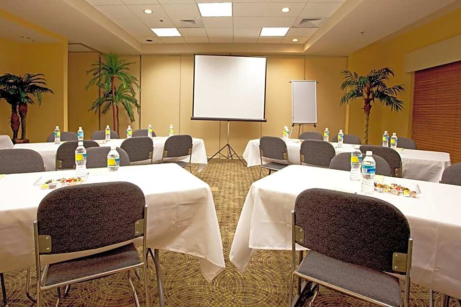Holiday Inn Express Hotel & Suites Chaffee - Jacksonville West By IHG