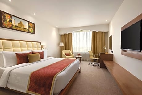 Deluxe King Room - Non-Smoking (Complimentary 12% discount on food & soft beverages, spa and laundry)