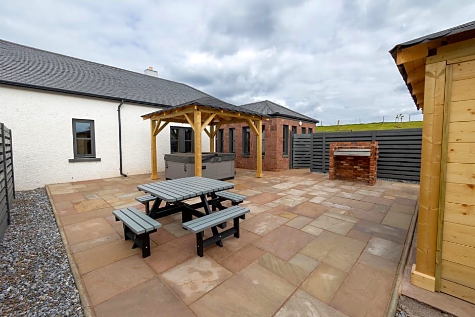 Westertonhill Lodges - Private Hot Tub Hire Available