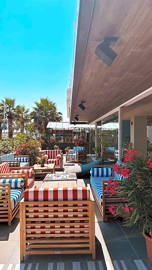 MARITTIMO Riccione - Hotel Clipper FRONTE MARE