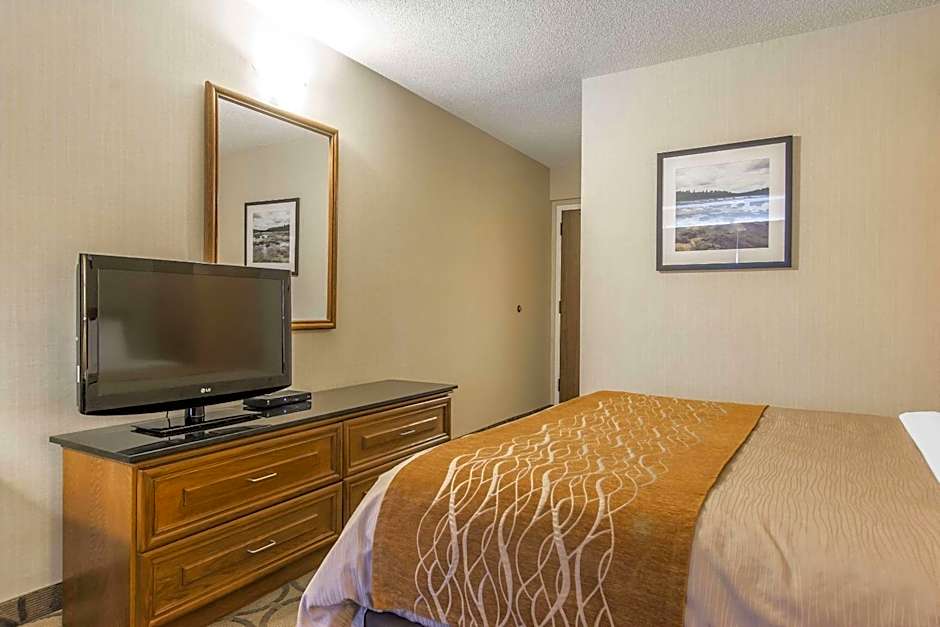Photo 1 of 10 of 1 Queen Bed
