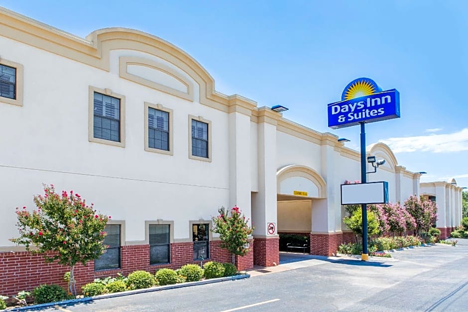 Days Inn & Suites by Wyndham Big Spring