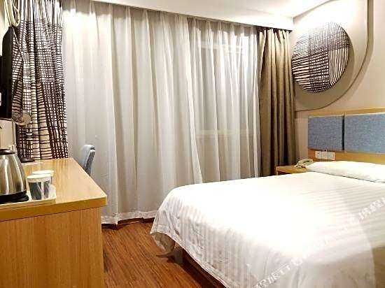 Home Inn (Guangzhou Tianpingjia Metro Station Chengguang Building)