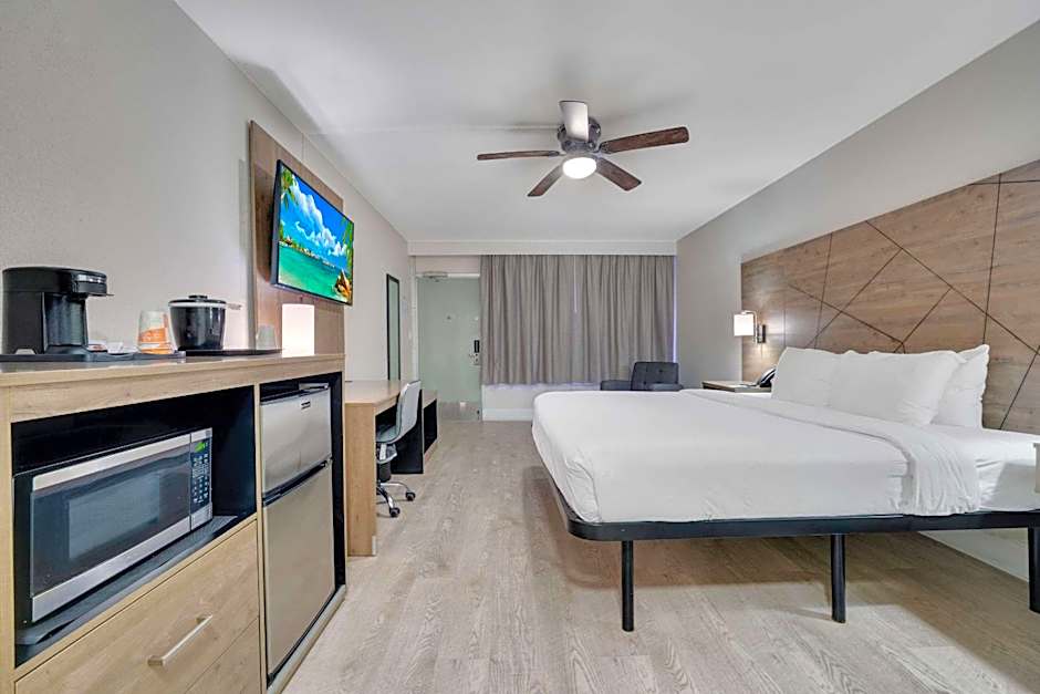 Quality Inn & Suites Airport/Cruise Port Hollywood