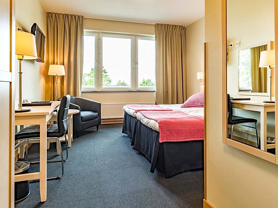 Ringsjöstrand Camping, Hotell och Stugby