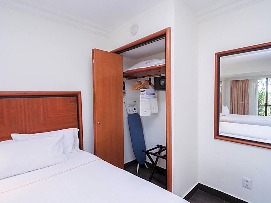 HS HOTSSON Hotel Tampico