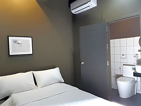 1 Queen Bed Standard Room